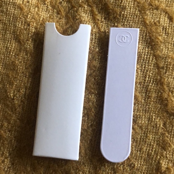 CHANEL 21-Paper Spatula Tools W/Logo / Perfect To Keep Creams Clean & Sanitary!! - Picture 2 of 2